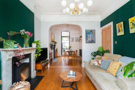 0A4TCD - Living Room B.jpg