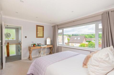 1D0LEIG - Bedroom A.jpg