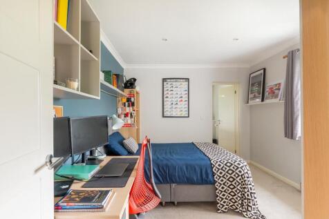 1D0LEIG - Bedroom H.jpg