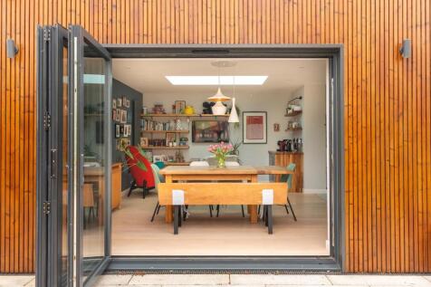 1D0LEIG - External E.jpg