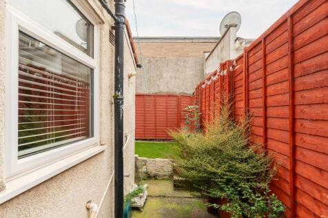 0N1QSKD - External H.jpg