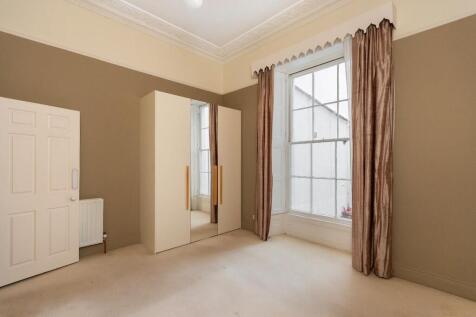 G2F5CPCN - Bedroom A.jpg