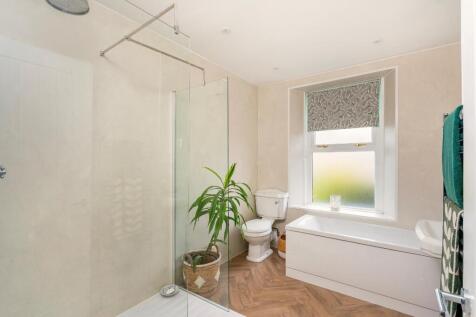 0R6TFS - Bathroom B.jpg