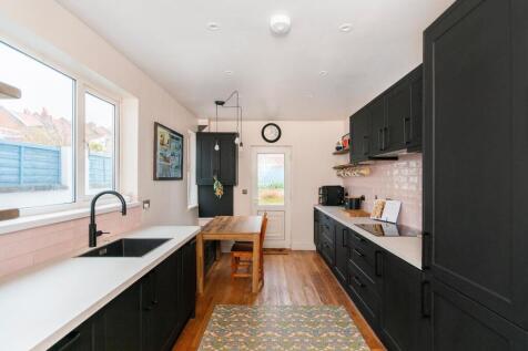 2W4RBN - Kitchen F.jpg