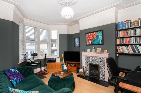 2W4RBN - Living Room C.jpg