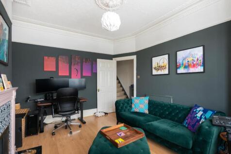 2W4RBN - Living Room B.jpg