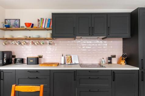 2W4RBN - Kitchen C.jpg