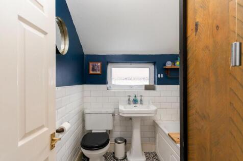 2W4RBN - Bathroom B.jpg