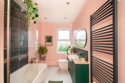 0H4STRD - Bathroom B.jpg