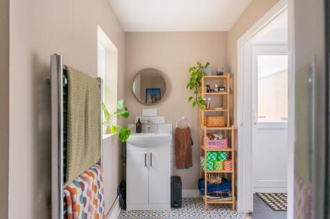 9A1ARBR - Bathroom A.jpg