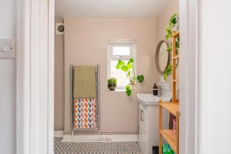 9A1ARBR - Bathroom B.jpg