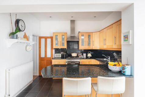 5G6STN - Kitchen E.jpg