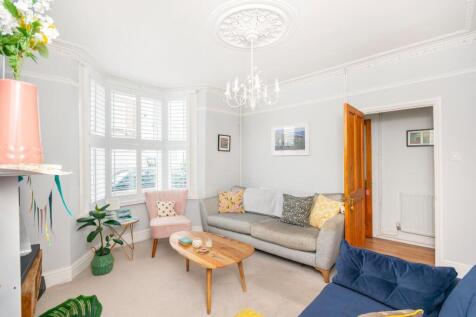 5G6STN - Living Room B.jpg