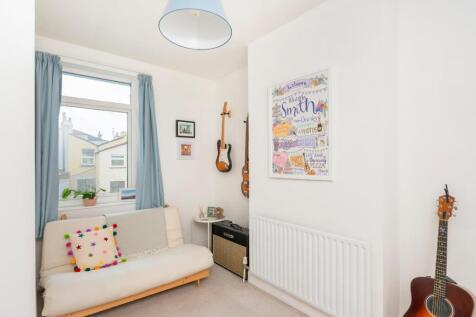 5G6STN - Bedroom C.jpg