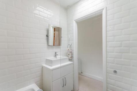 5G6STN - Bathroom A.jpg