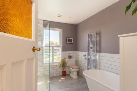 3W9CBN - Bathroom C.jpg