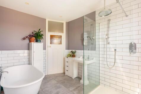 3W9CBN - Bathroom A.jpg