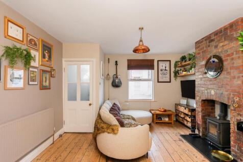 0M2SVP - Living Room D.jpg