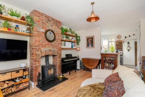 0M2SVP - Living Room A.jpg