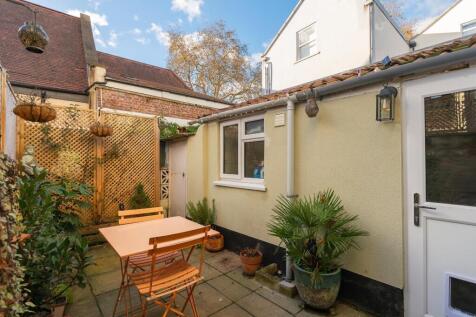 0M2SVP - External E.jpg