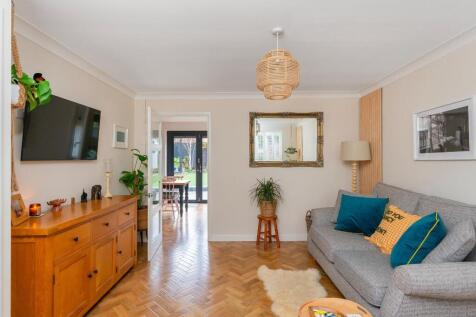 1S0RDD - Living Room A.jpg