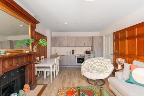 2R0HBR - Living Room F.jpg