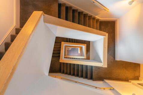 2R0HBR - Communal Stairs A.jpg