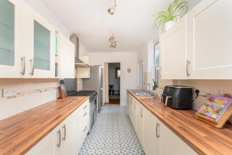 3L7CRSA - Kitchen A.jpg