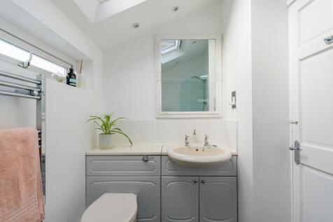 3L7CRSA - Bathroom A.jpg