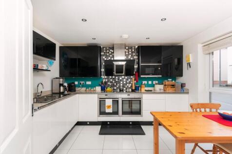 2G8CWCV - Kitchen E.jpg