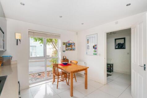 2G8CWCV - Kitchen C.jpg