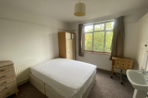 Second Double Bedroom FF