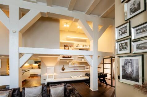 Living (Gallery Wall