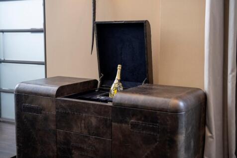 Living (Bar)