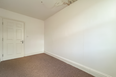 Empty Room With Water Damage T202510141707.png