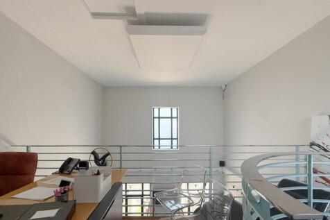 retailforsale_altrincham_0000s_0000s_0003_Layer1