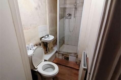 DOWNSTAIRS SHOWER &WC