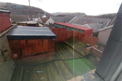 REAR DECKING AREA