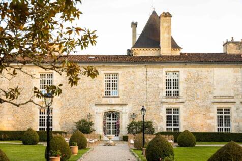 Luxury property for sale in Bordeaux, offered by E