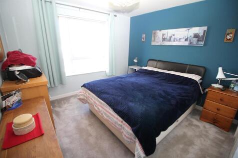 bedroom master 1.JPG