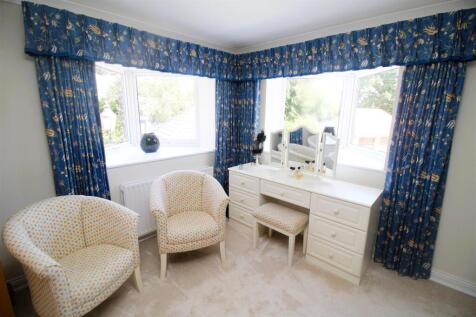 side apset main bed .JPG