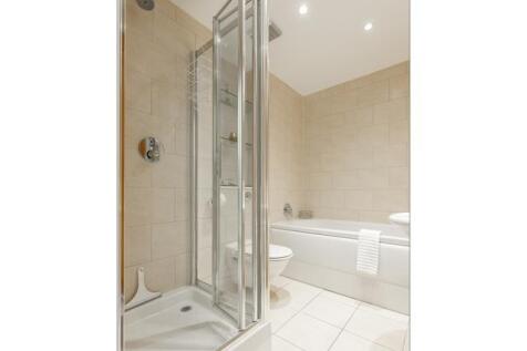 1 Dolphin Quays-1_640_X_480.jpg