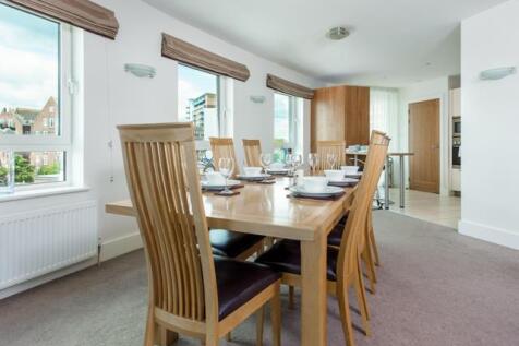 1 Dolphin Quays-13_640_X_480.jpg