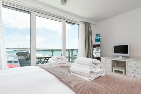 1 DQ - Main Bed - CFP 4.jpg