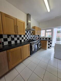 Manor Road kitch.jpg