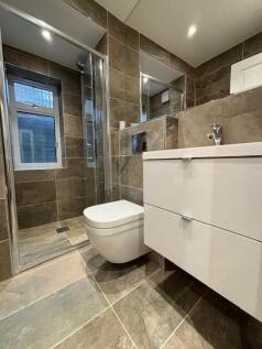 Harwood bathroom .jpg