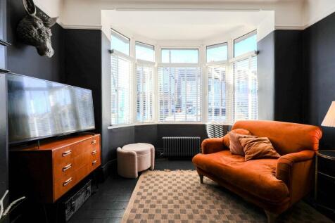 144 silverdale lounge.jpeg