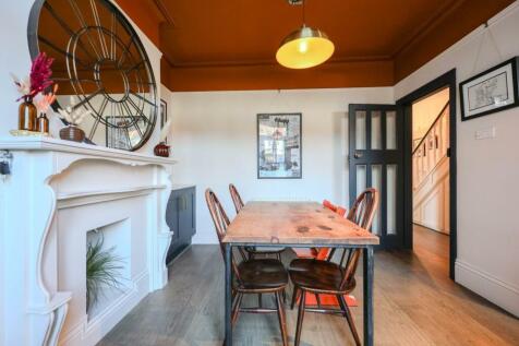 144 silverdale din.jpeg