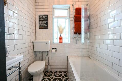 144 silverdale bath.jpeg