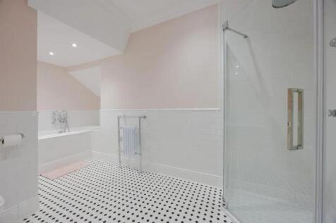 flat 2 bathroom .jpg